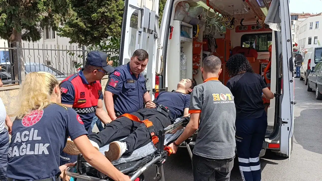 Arkadaşıyla yürürken bir anda yere yığılıp kaldı
