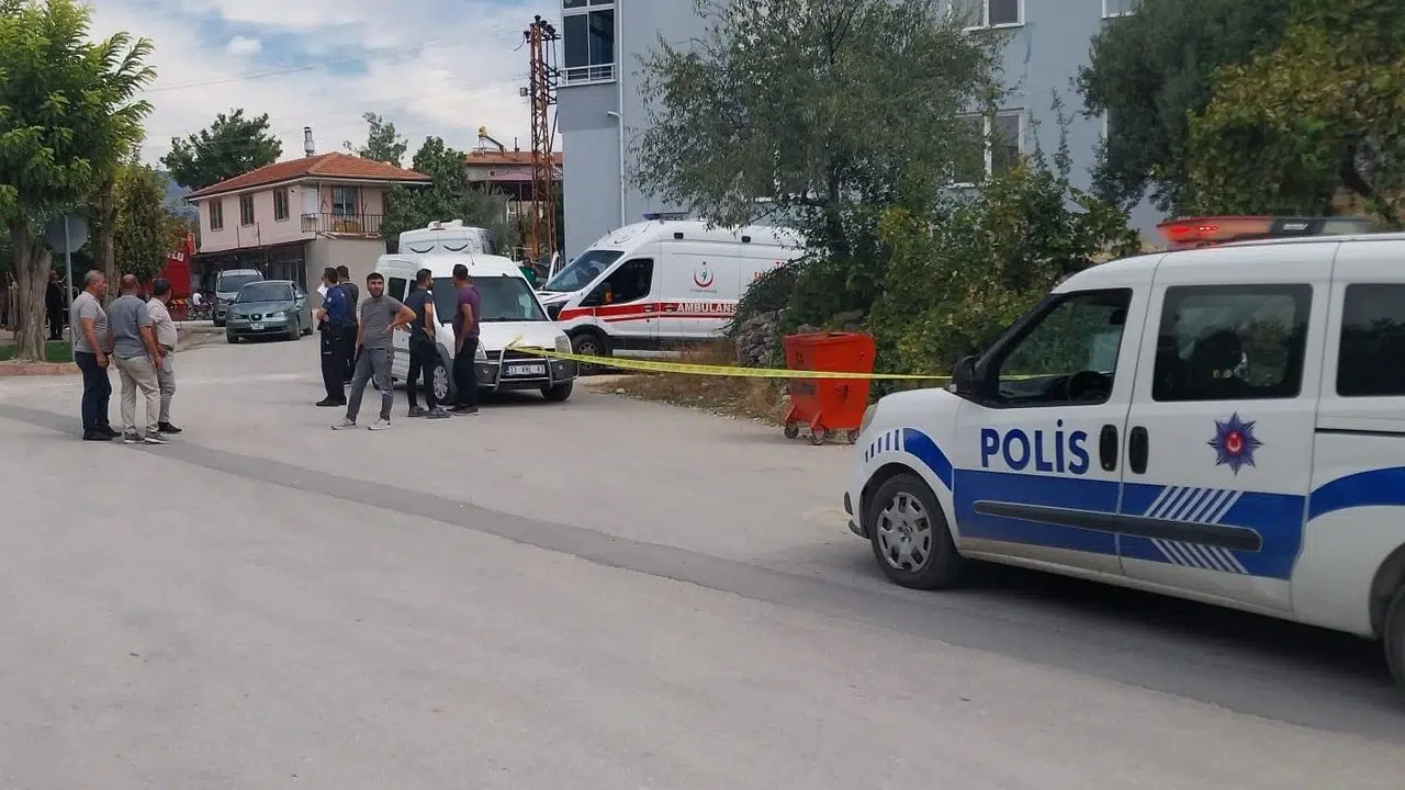 Çöpe atılan poşetten bebek cesedi çıktı