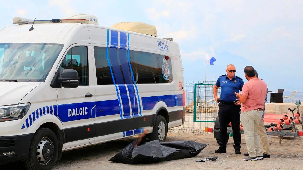 Deniz yüzeyinde bir kişinin cansız bedeni bulundu