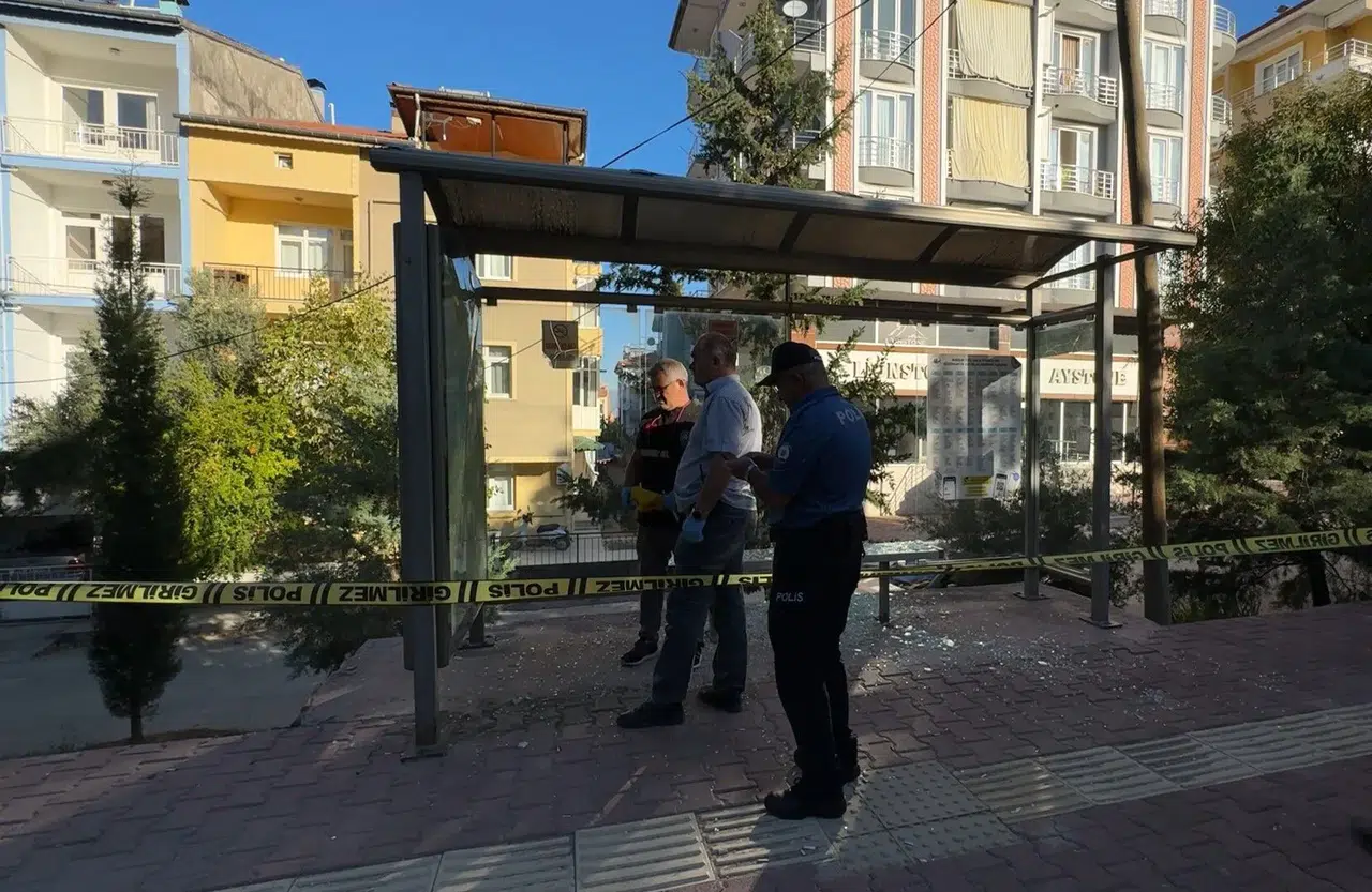 Durakta otobüs beklerken av tüfeği ile vurulan kadın yaralandı