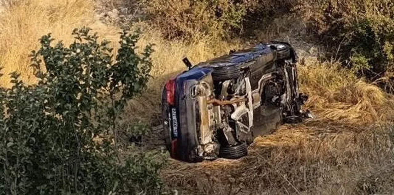 Otomobil şarampole yuvarlandı: 3 yaralı