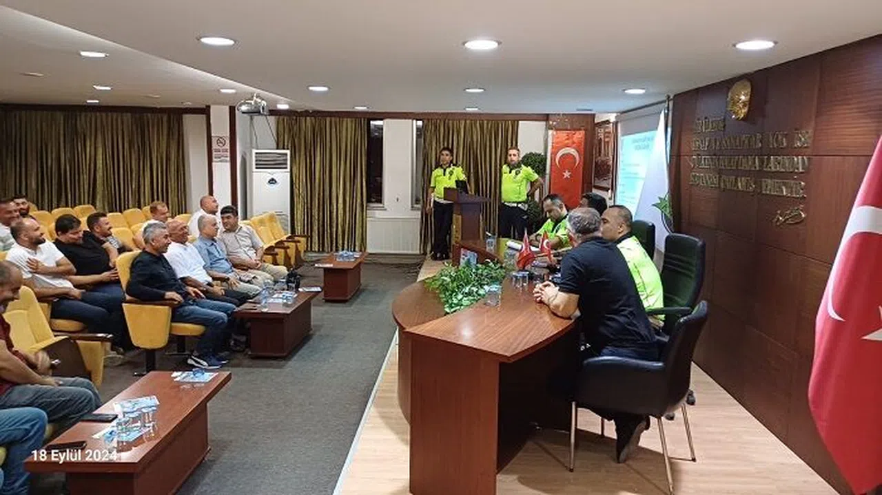 Servis sürücüleri kazalara karşı bilgilendirildi