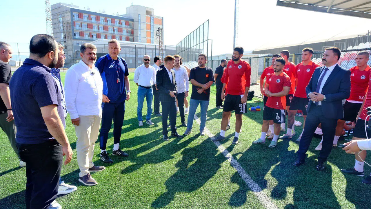 Milletvekili Debgici, İstiklalspor antrenmanını ziyaret etti