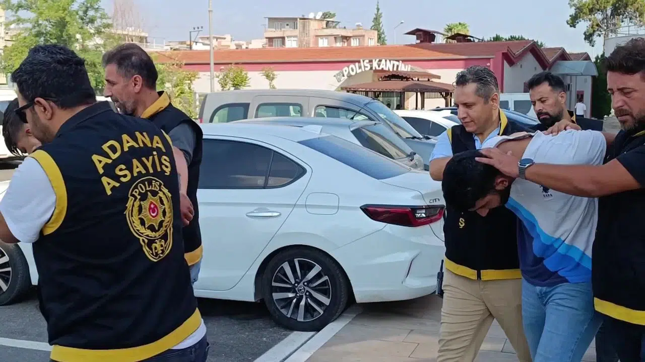 Hırdavatçıya silahlı saldırı anı kameralarda