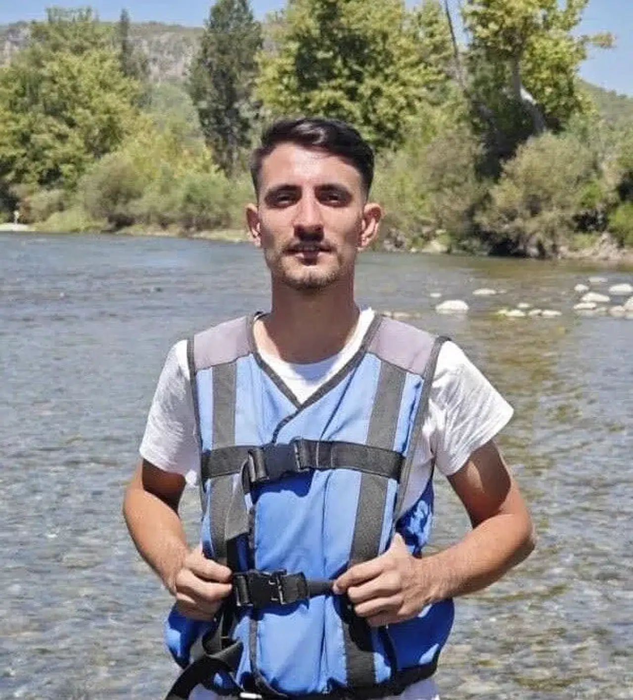 Irmakta 1,5 aydır aranan gencin suya girmeden hemen önceki fotoğrafları ortaya çıktı