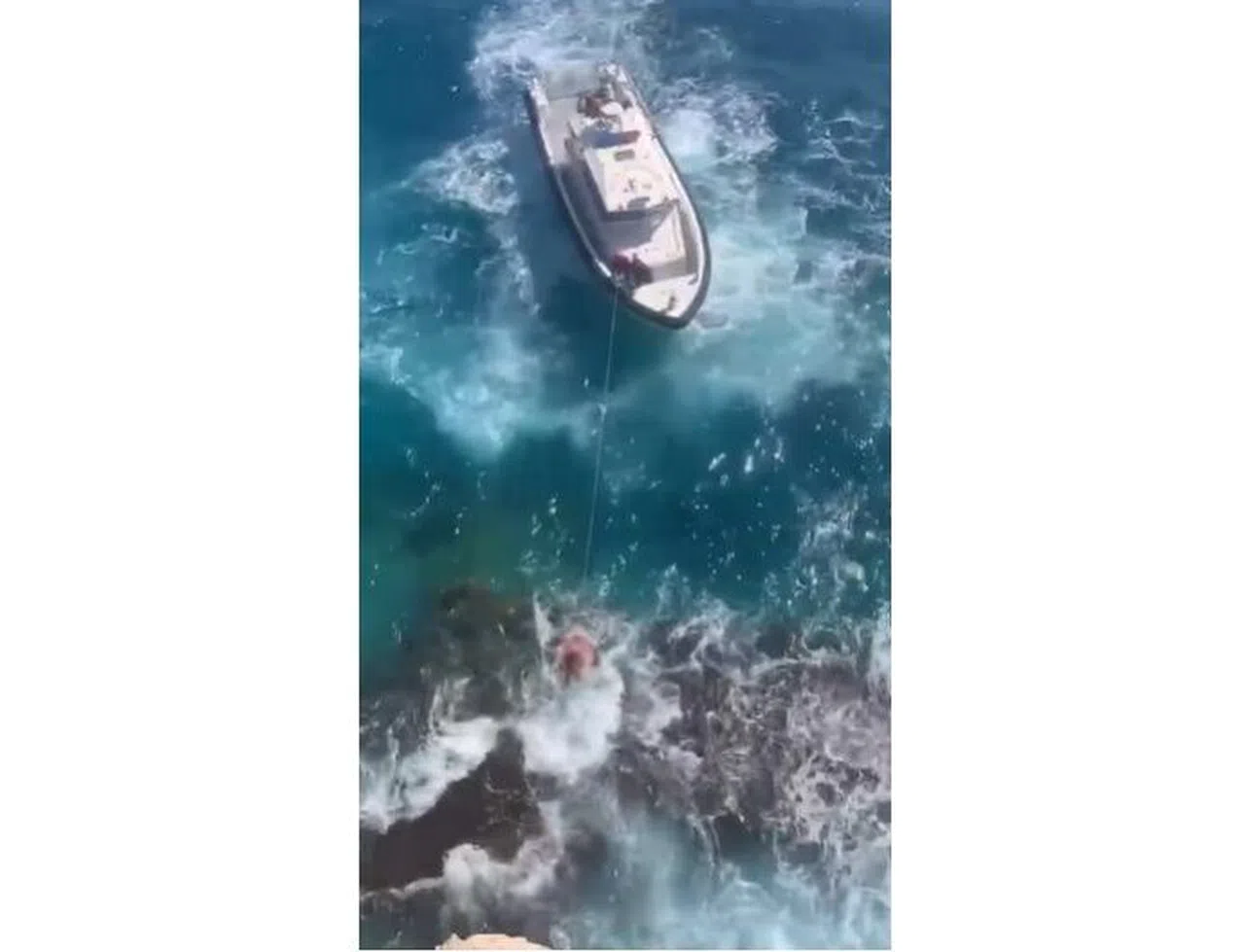 Kayalıklarda mahsur kalan vatandaş kurtarıldı