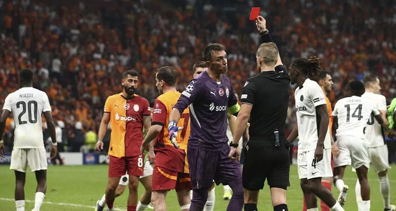 UEFA, Fernando Muslera’ya 3 maç men cezası verdi
