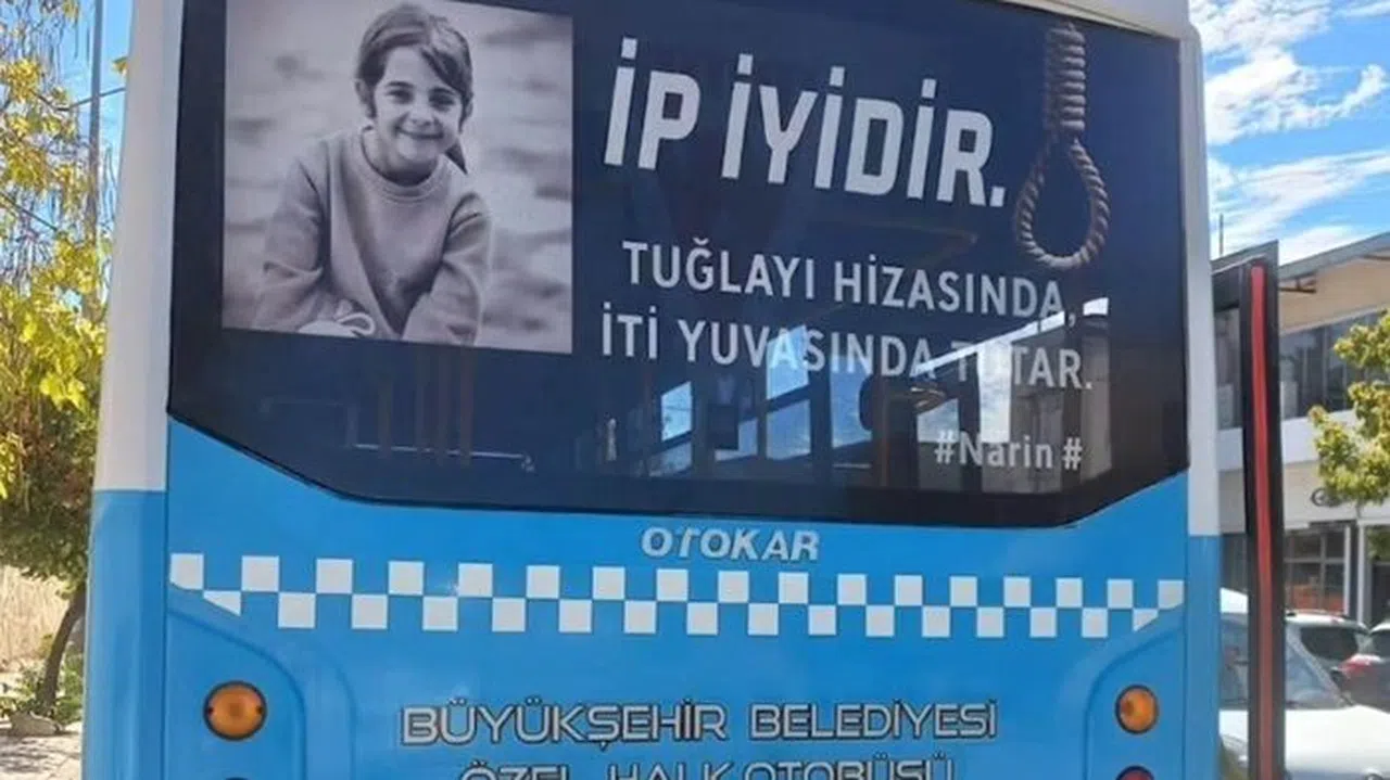 Kahramanmaraş’ta halk otobüsünden ‘Narin’ mesajı