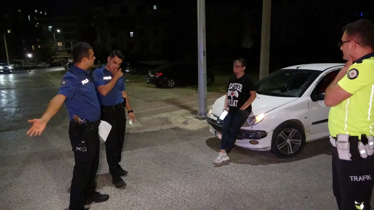 Otomobil ve kamyonet çarpıştı: Alkollü sürücü tehditler savurdu