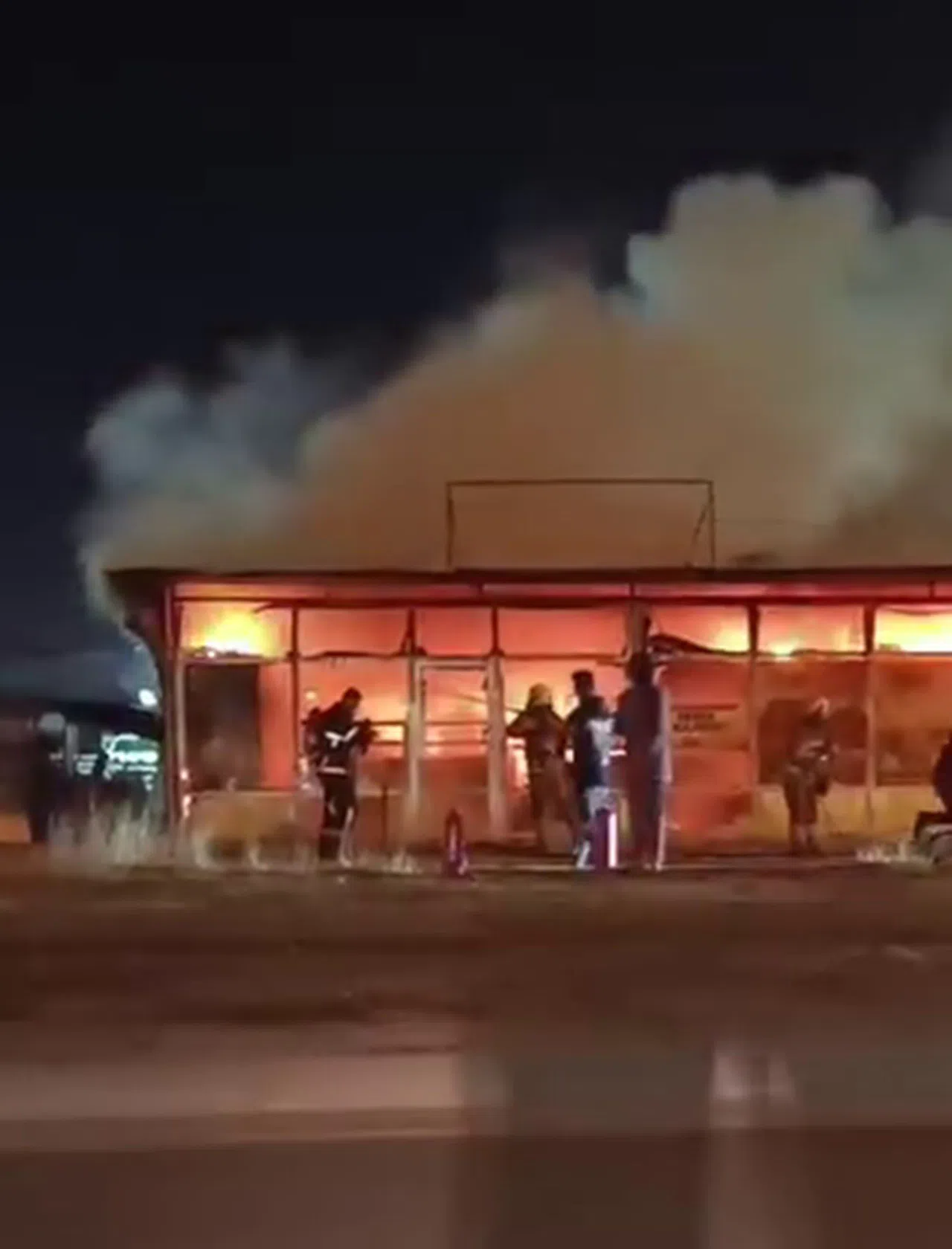 Prefabrik iş yeri alevlere teslim oldu