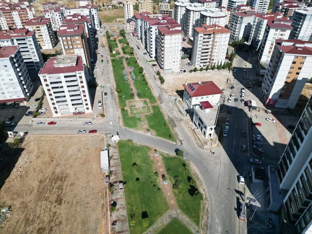 Onikişubat Belediyesi’nden Tekerek Mahallesi’nde tam gaz asfalt çalışması