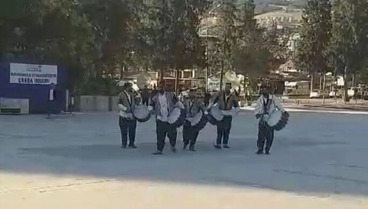 FETÖ elebaşının ölümünü davul-zurna ile kutladılar