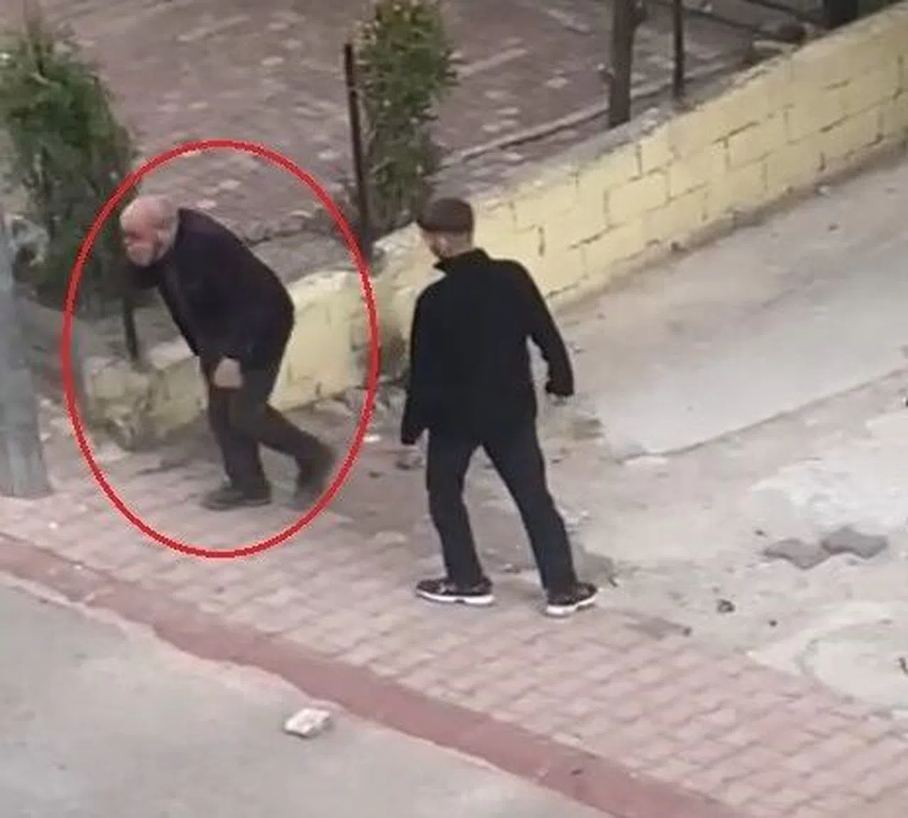 Park tartışmasında cami imamını dövüp hastanelik ettiler
