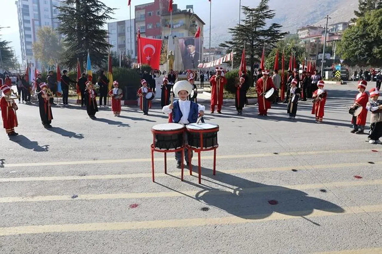 Elbistan’da Çocuk Bando Ekibi Bayramı Coşturdu