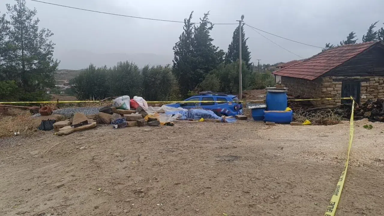 Karısını av tüfeğiyle öldürüp aynı silahla intihar etti