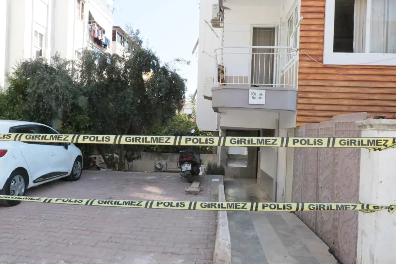 Yaraladığı kardeşini merak edip ambulansın arkasından gittiği hastanede yakalandı