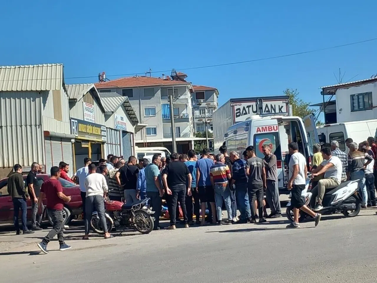 Polis memuruna izin gününde cadde ortasında pompalı tüfekle saldırı