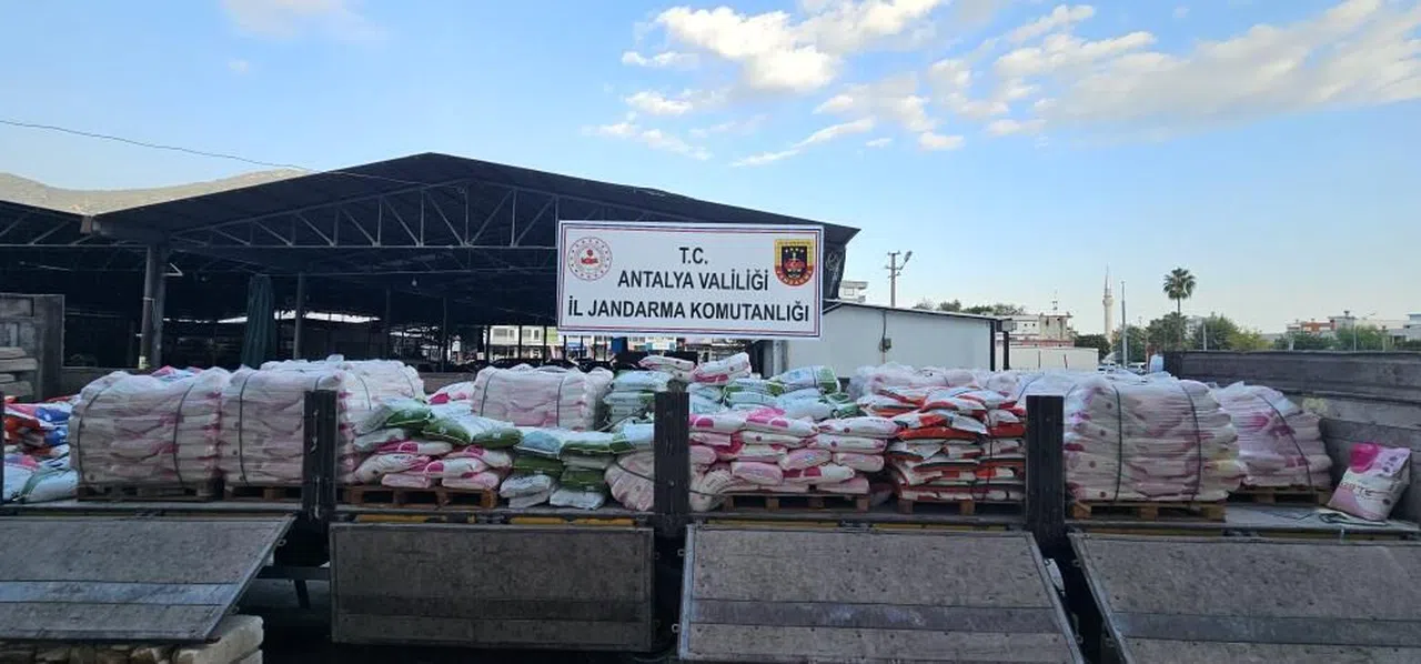 Bir tırda 17 ton sahte gübre ele geçirildi