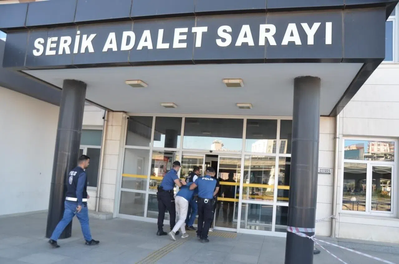 Servis aracı bekleyenleri kurşun yağmuruna tutan 3 şüpheliden 2'si tutuklandı
