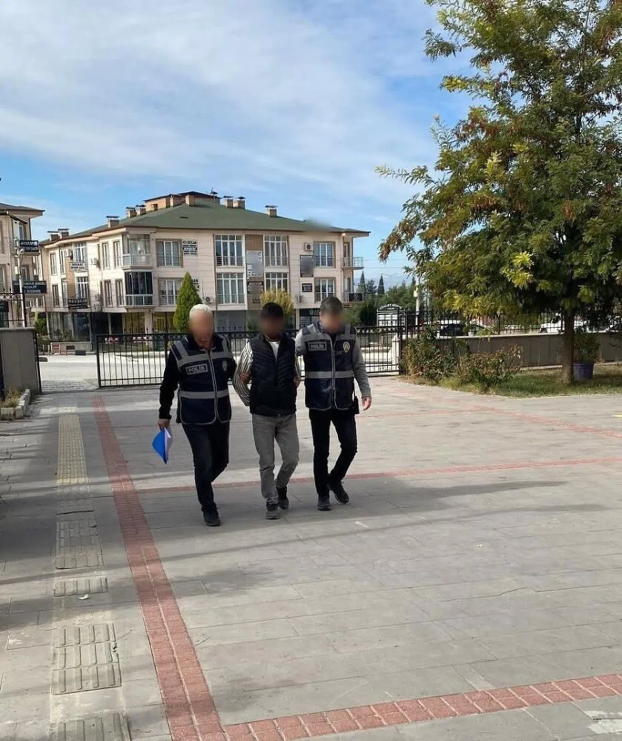 Park halindeki aracı çalan şüpheli tutuklandı