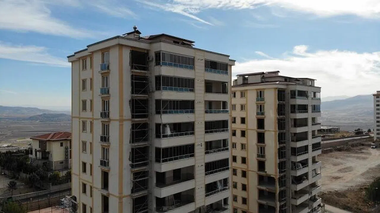 Kahramanmaraş'ta Orta Hasarlı Konutların Güçlendirme Çalışmalarına Başlandı
