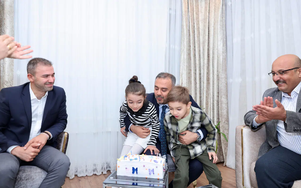 Başkan Toptaş’tan şehit öğretmenin kızı Gökçe’ye doğum günü sürprizi