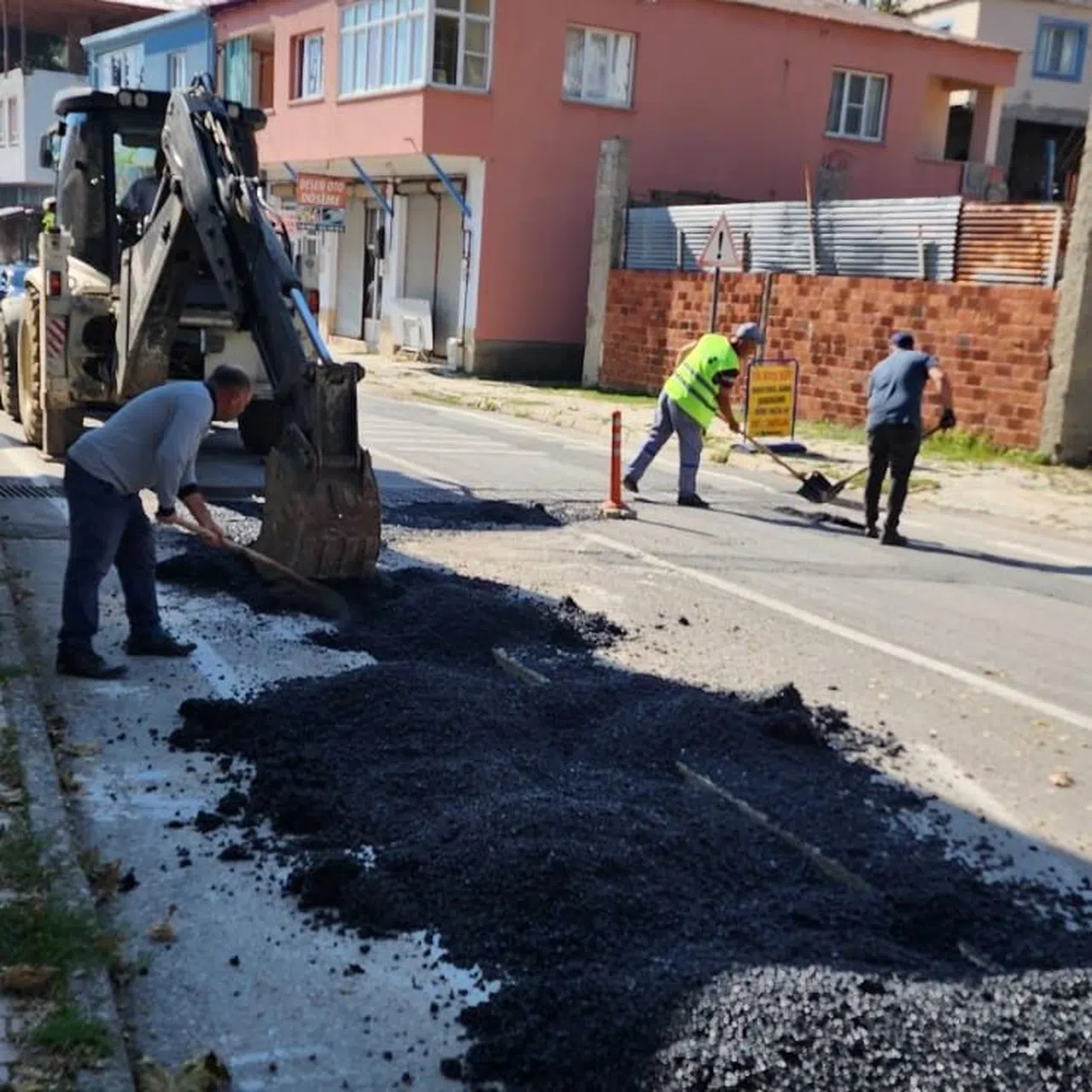 Büyükşehir, Andırın’da 11 Mahallenin Yolunu Yeniliyor