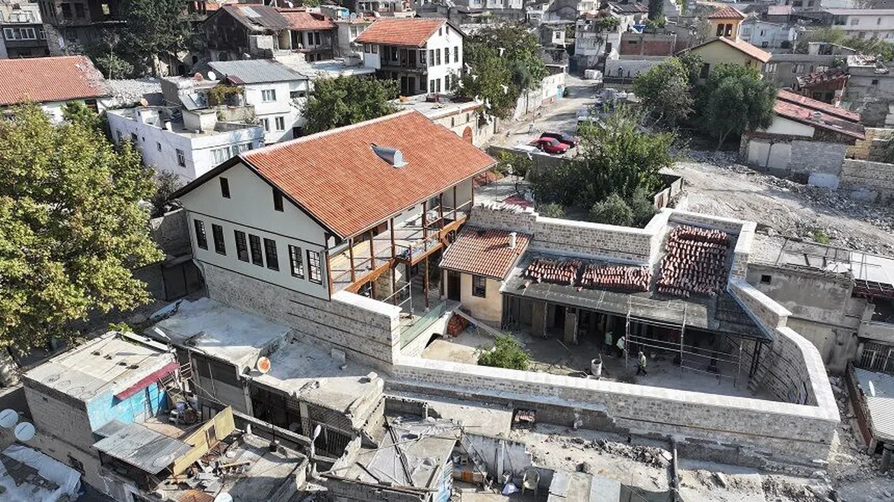 Büyükşehir, Tarihi Mekânlarda Asrın Felaketinin İzlerini Siliyor