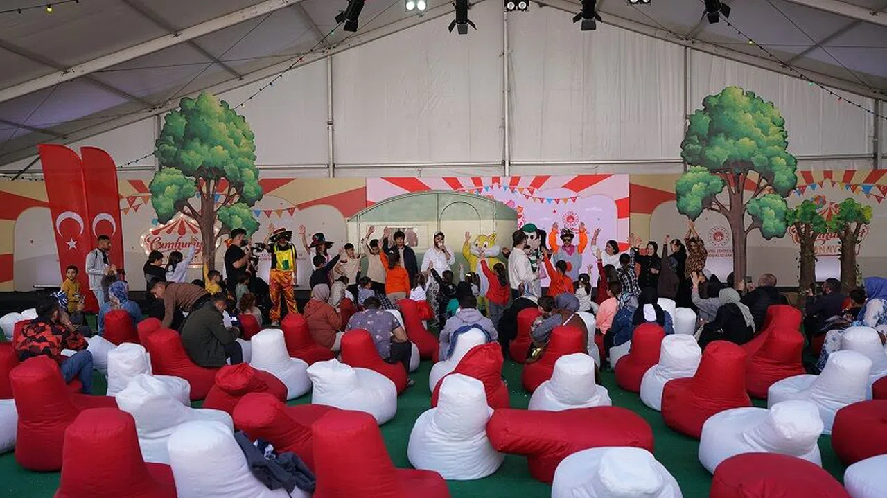 Cumhuriyet Panayırı 7'den 70'e Misafirlerini Ağırlamaya Devam Ediyor