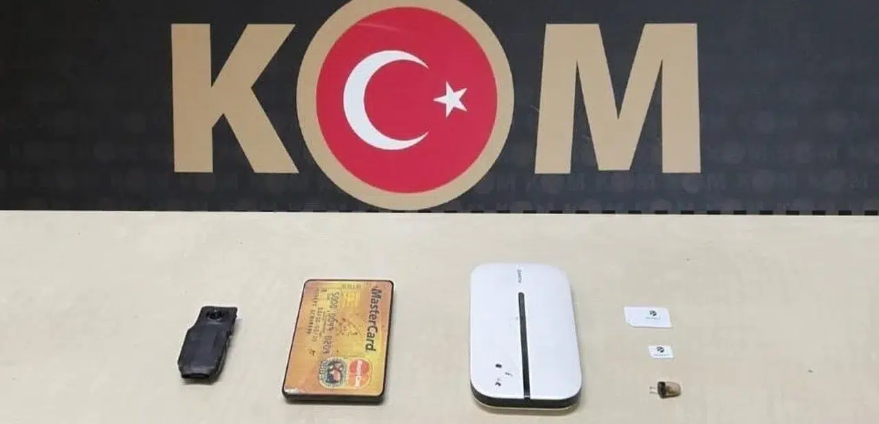 Ehliyet kopya düzeneği ile girmeye çalışırken yakalandı