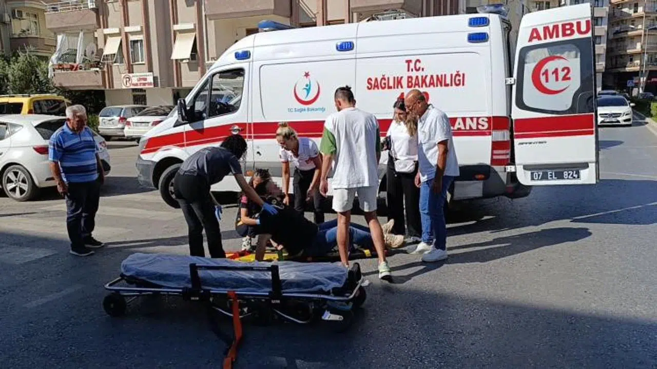 Elektrikli bisiklet ile ticari taksi çarpıştı