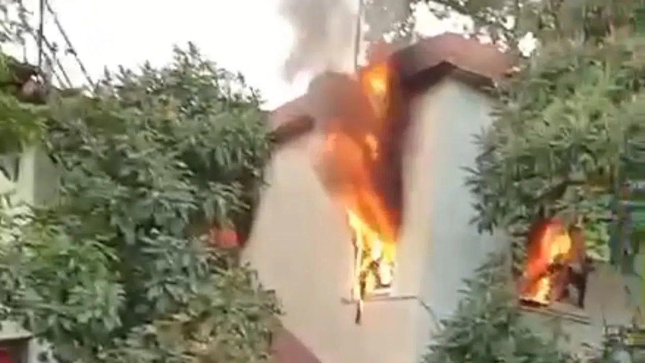 Ev alev alev yandı