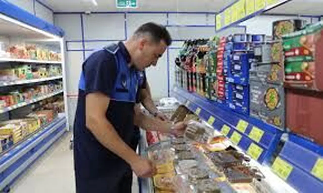 Tarihi geçmiş ürünler satan ünlü marketler zincirine zabıta şoku!