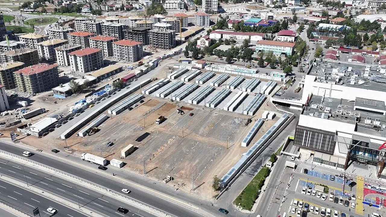 Yeni Geçici Çarşı Hızla Hizmete Hazırlanıyor