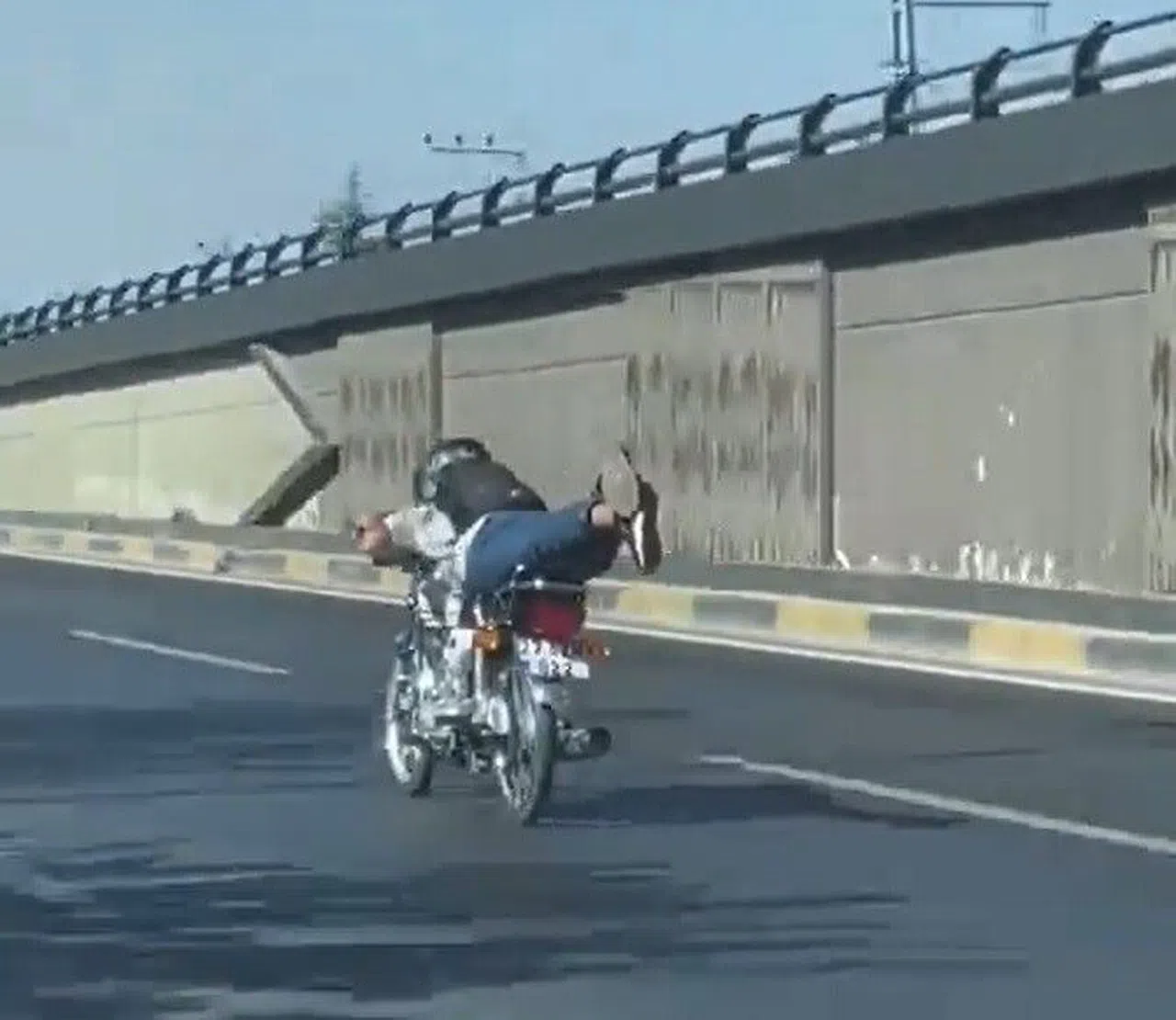 Motosiklet üzerinde tehlikeli hareket