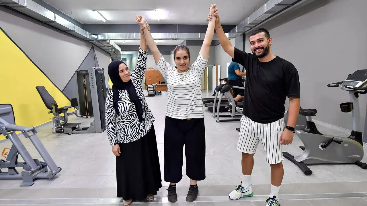 Otizmli genç kız 6 ayda 26 kilo verdi