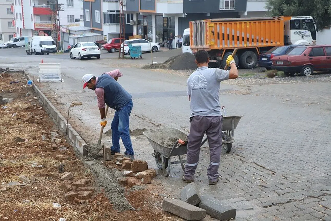 Dulkadiroğlu’ndan Ballıca’da Kilit Parke Çalışması