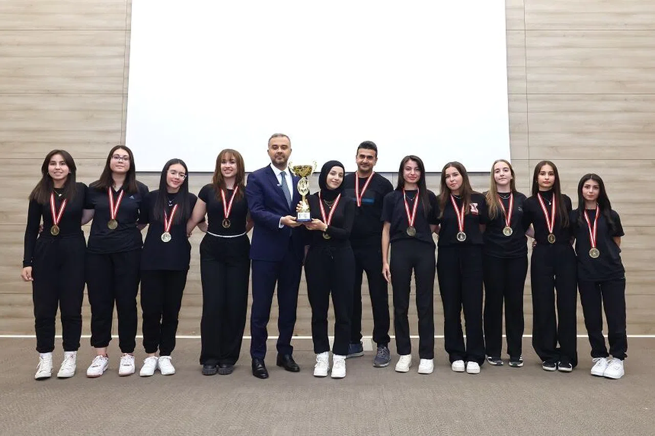 Başkan Toptaş, Cumhuriyet Spor Şöleni ödüllerini sahipleriyle buluşturdu
