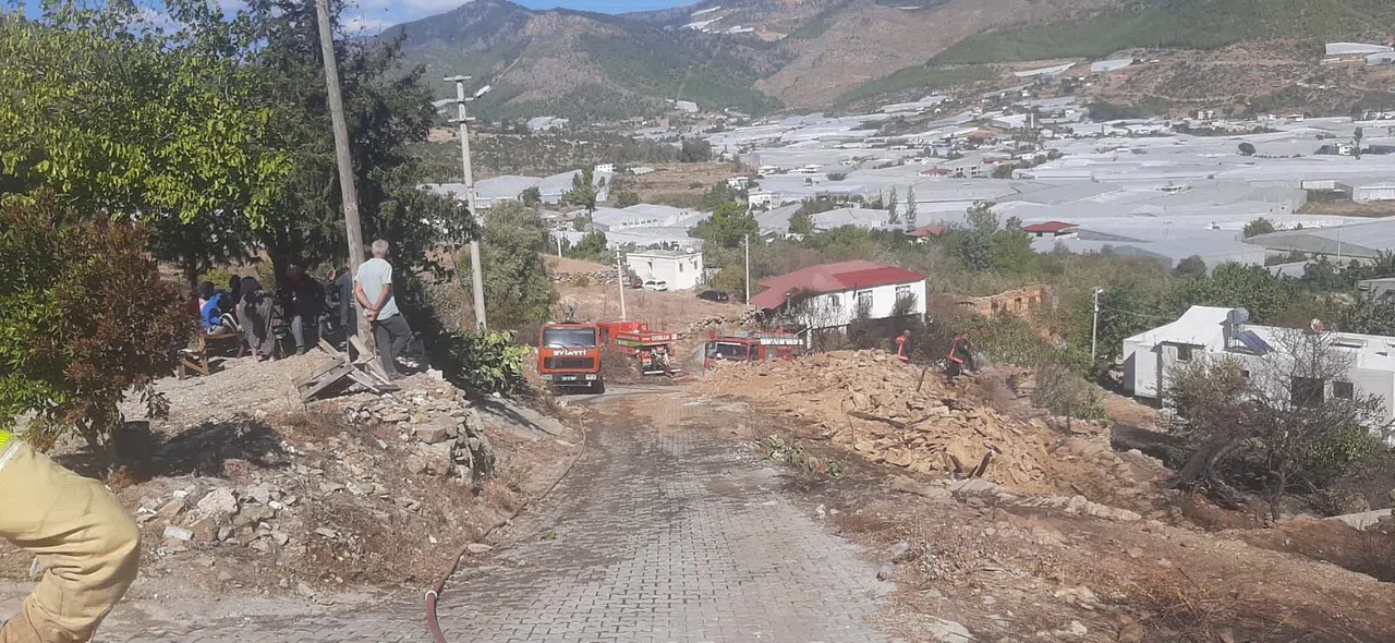 Yangın Ormanlık Alana Sıçramadı