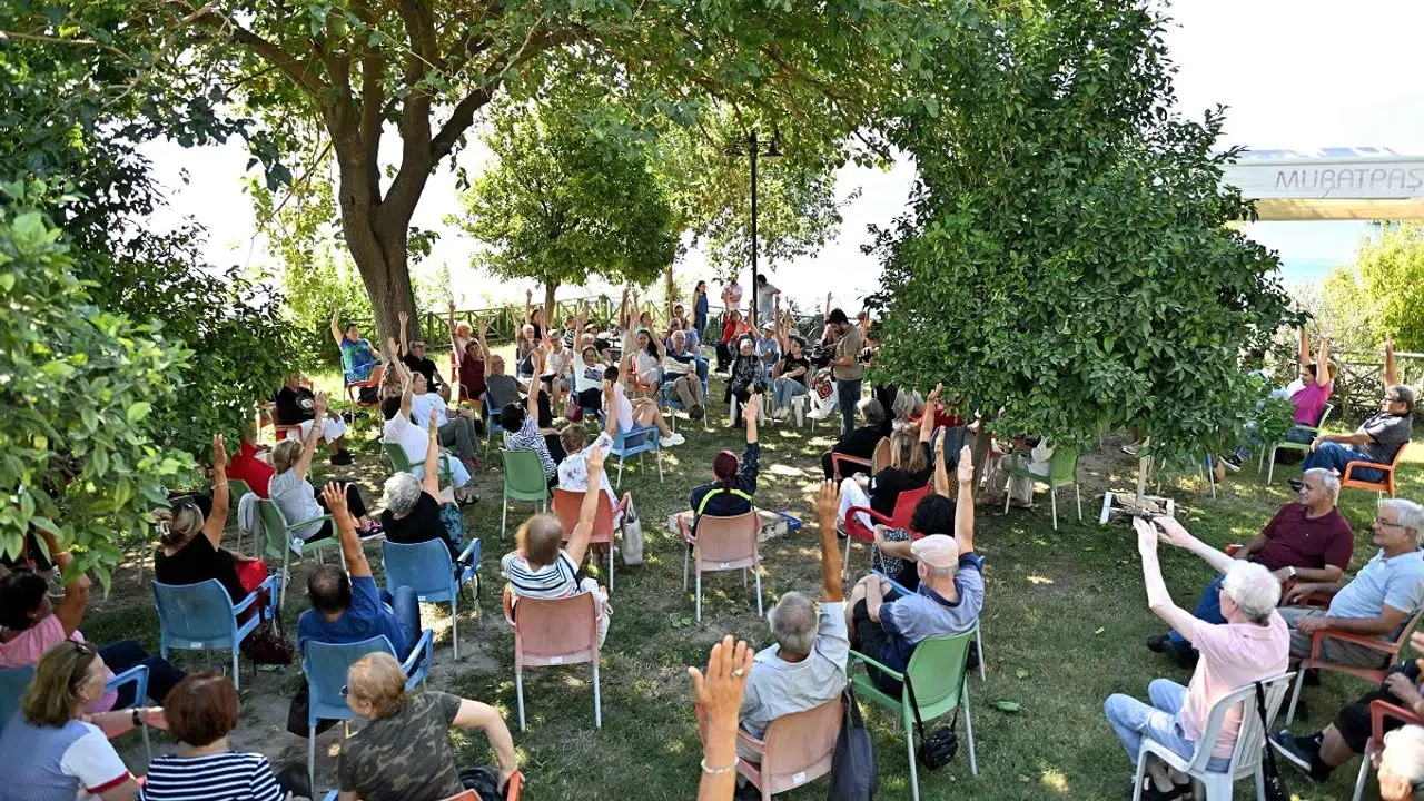 Yaşlılar için yoga etkinliği