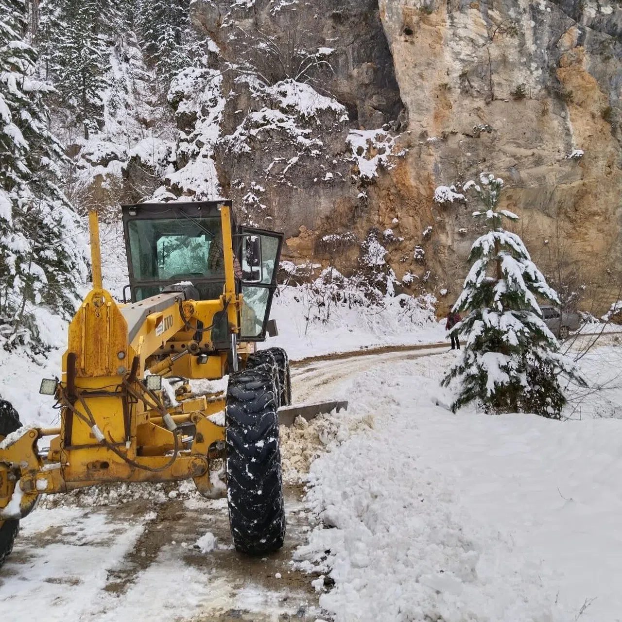 Büyükşehir Kuzey İlçelerde Karla Mücadelesini Sürdürüyor