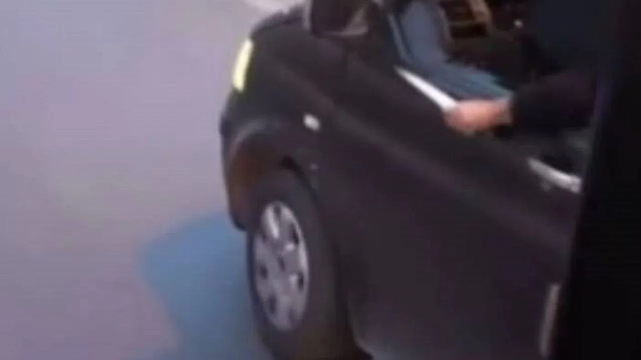 Trafikte Tartıştığı Belediye Otobüsü Şoförünü Bıçakla Tehdit Etti