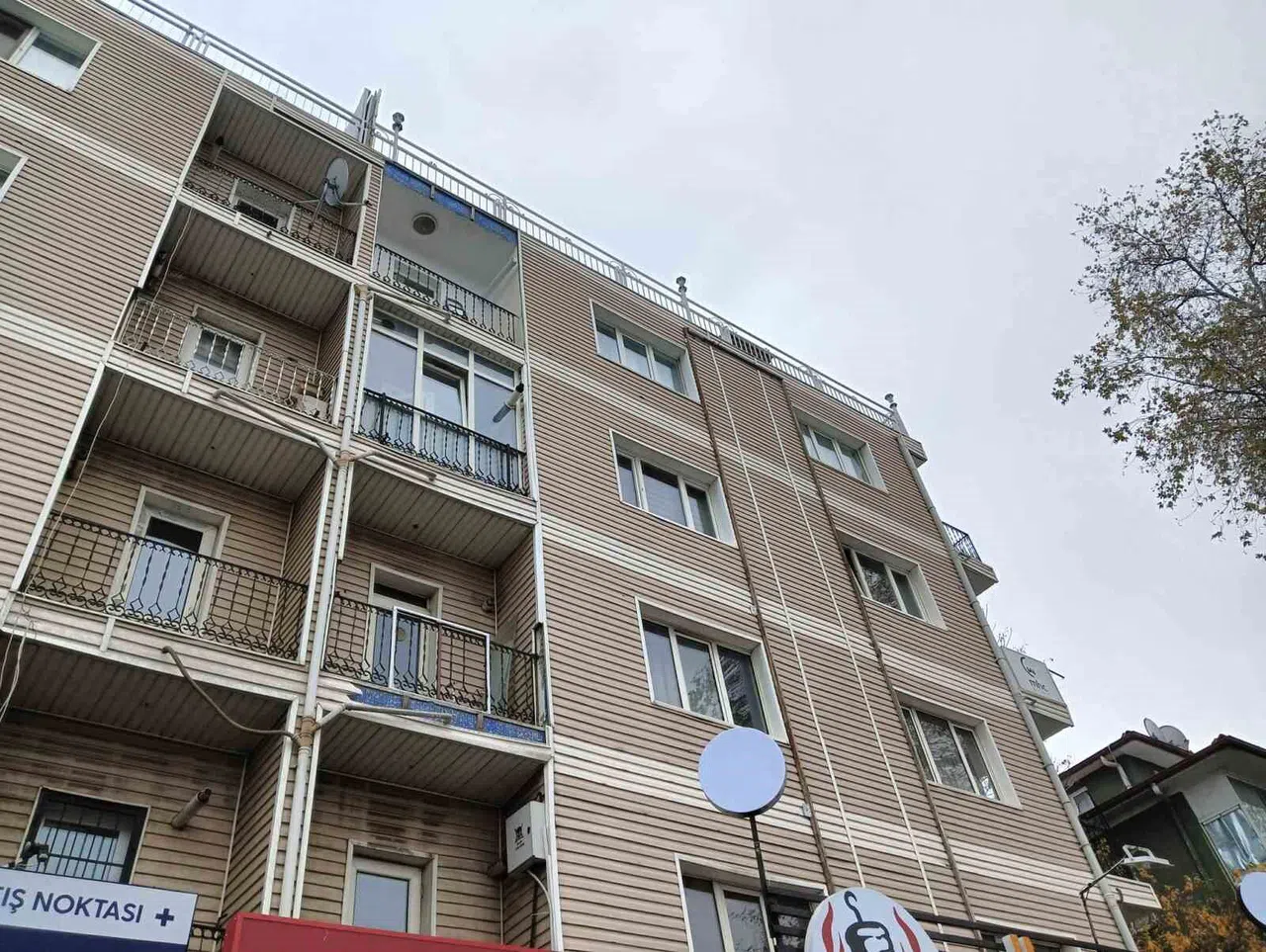 Kavga Ettiği Ablasını Bıçaklayan Kardeş Beşinci Kattan Atlayarak İntihar Etti
