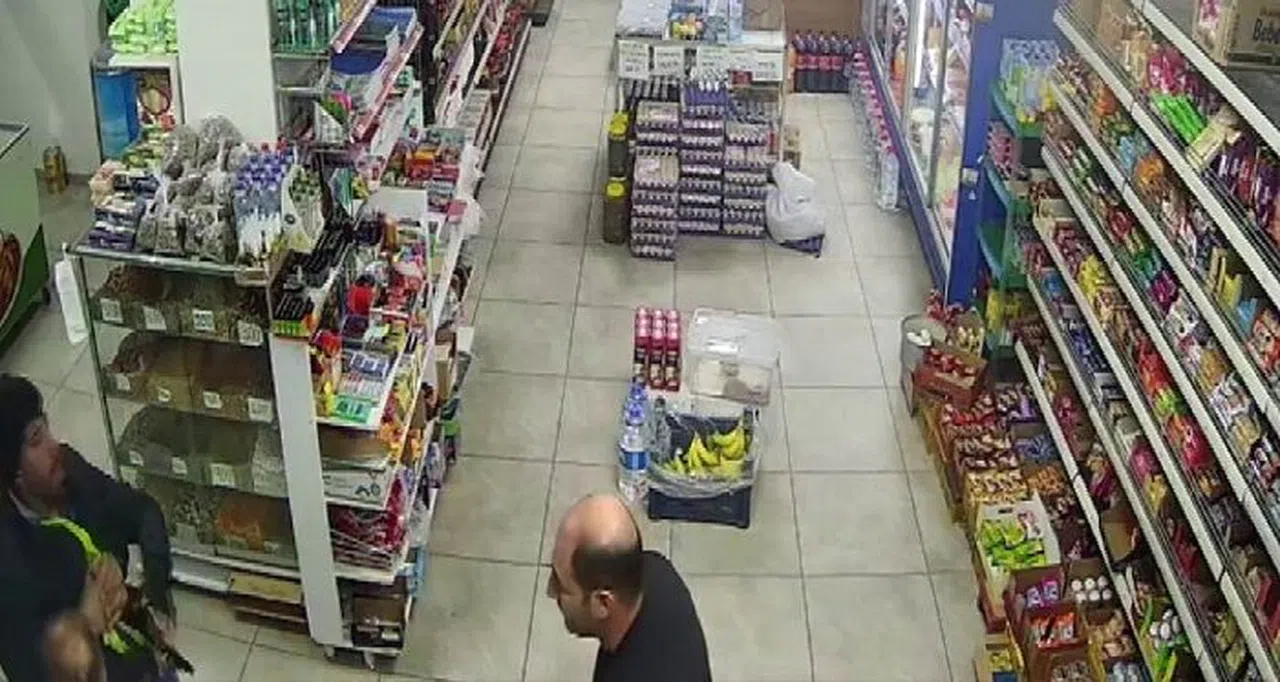 Nefessiz Kaldı ‘Sırtıma Vurun’ Dedi, Heimlich Manevrası İle Hayata Tutundu