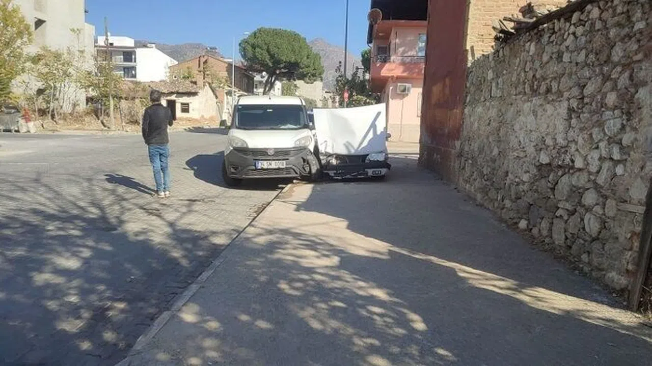 Dini Nikahlı Eşini Sokak Ortasında Pompalı Tüfekle Vurup Kaçtı
