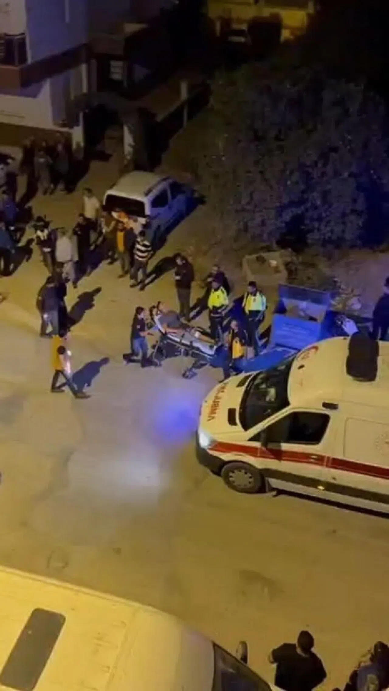 Kendisini Takip Eden 2 kişiyi Bacaklarından Vurup Polise Teslim Oldu
