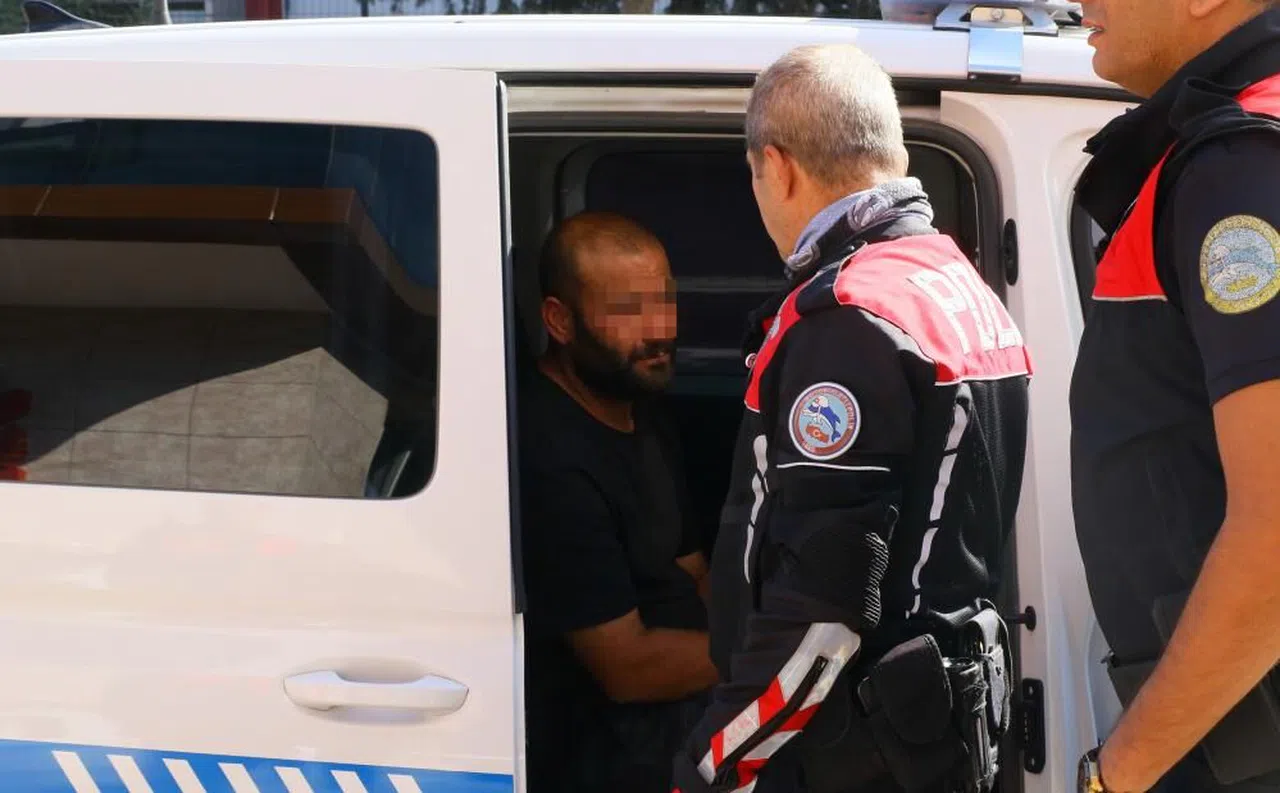 ATM'ye para yatıran kadına kapkaç şoku: Kaptı, kaçamadı