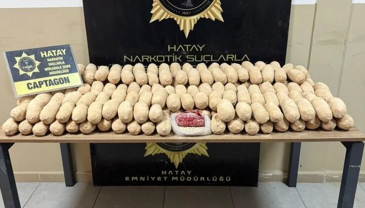 Dubai’ye giden patates çuvalları içinde binlerce uyuşturucu hap ele geçirildi