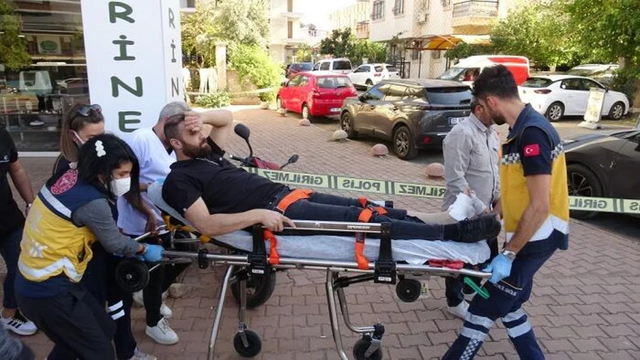 Kavgayı Ayırmak İsteyen Gence "Sen Niye Karışıyorsun" Kurşunu