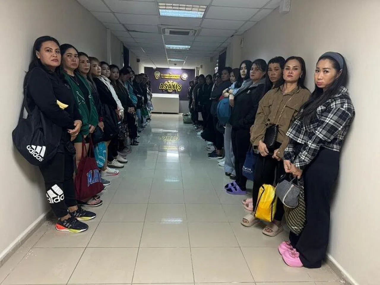 Masaj ve SPA Salonlarına Operasyon: Kaçak Çalışan 43 Yabancı Uyruklu Kadın Tespit Edildi